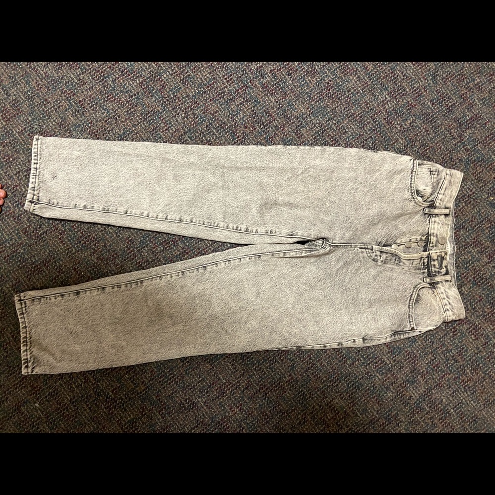 grey boyfriend jeans